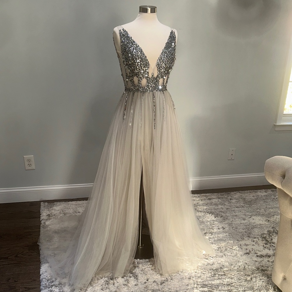 Stunning Beaded Evening Gown (Size 8/10) ✨